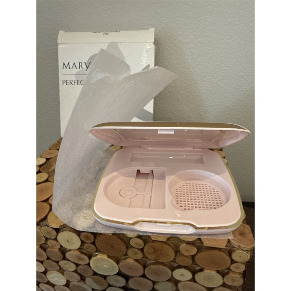 MARY KAY Perfect Pair Compact, Brand New, Light Pink‎ 7996